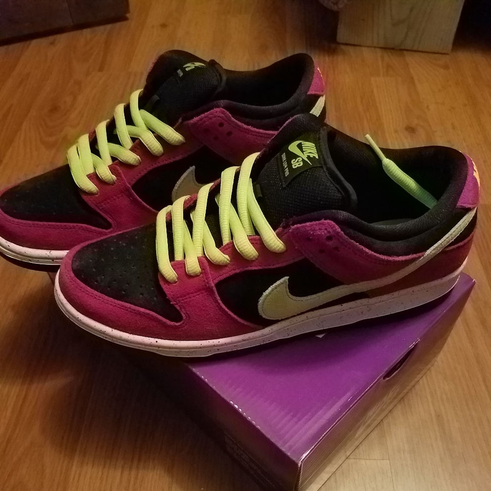 Sz9 nike sb dunk low red plum used condition